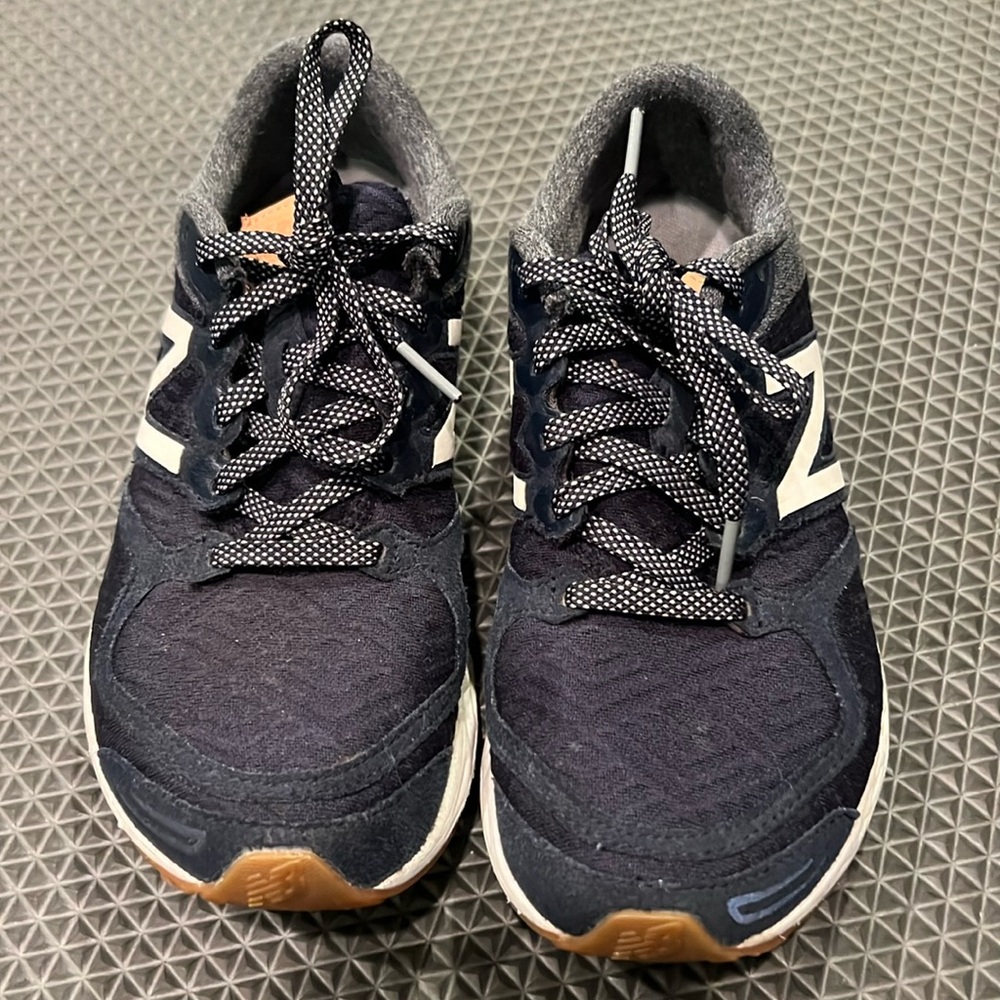 New Balance 
woman’s size 6 sneakers